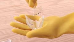 Pros & Cons of Neoprene and Other Rubber Gloves